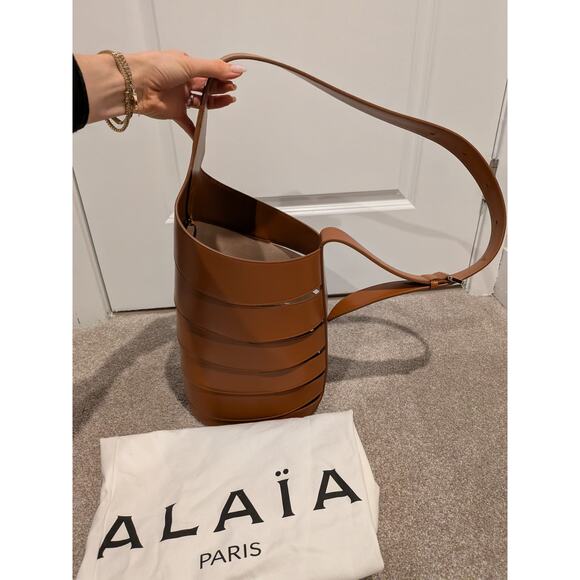 100% BRAND NEW - ALAIA Babel Brown Medium HandBag Bag $2980R! - Picture 2 of 14